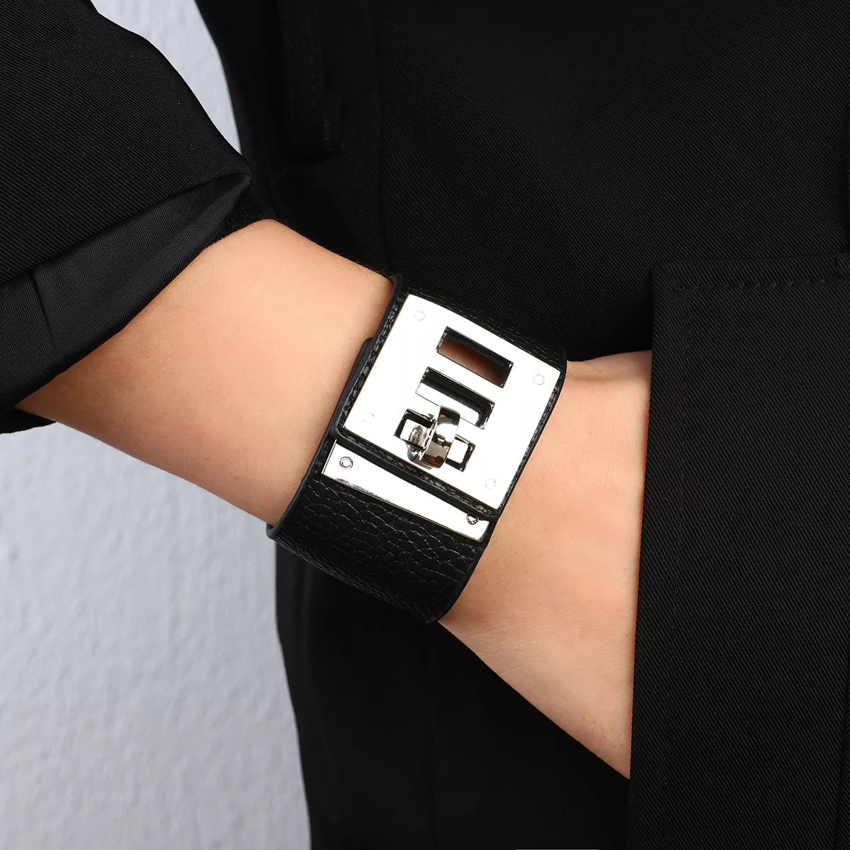 Buckle Bracelet : Fastening Wrist Jewelry - Mag & Doudy