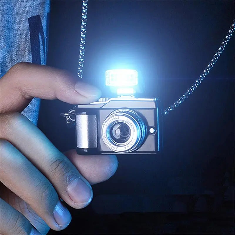 GlowCam Necklace : Luminous Camera Jewelry - Mag & Doudy