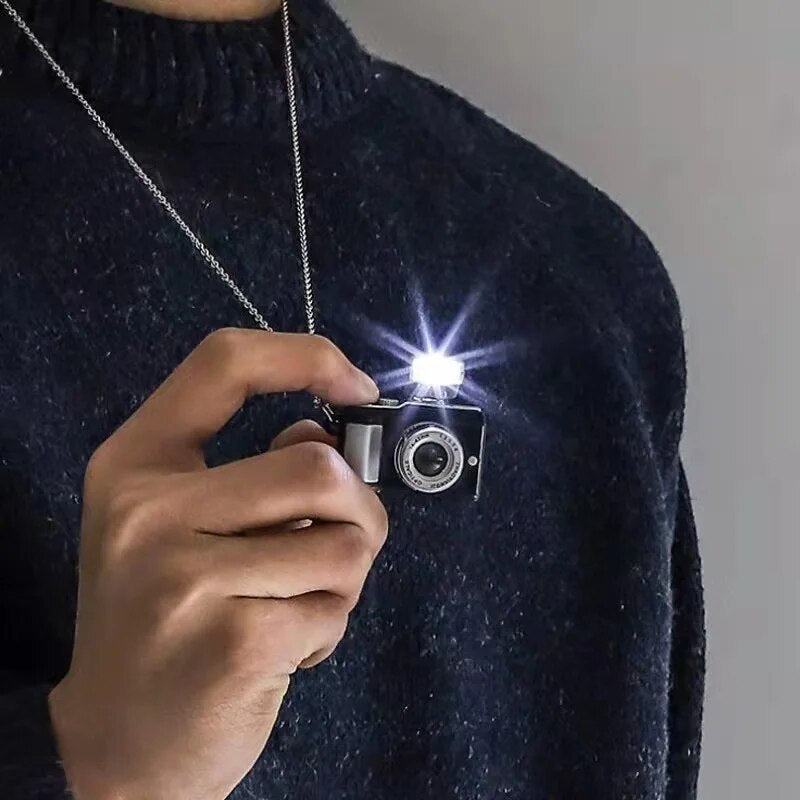 GlowCam Necklace : Luminous Camera Jewelry - Mag & Doudy