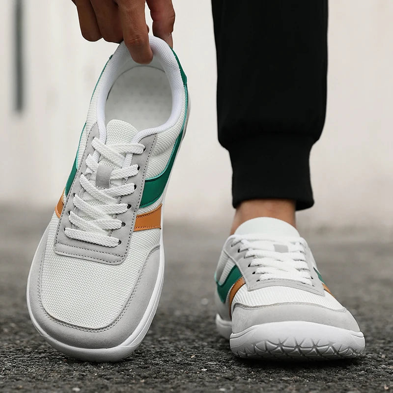 Lightweight mesh walking sneakers