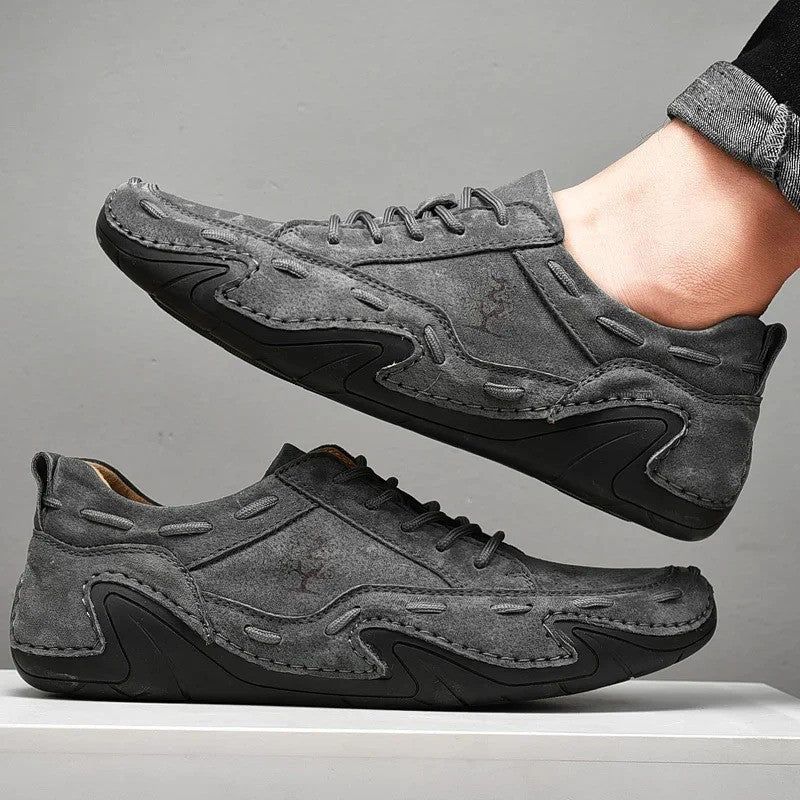 Lightweight breathable walking shoes