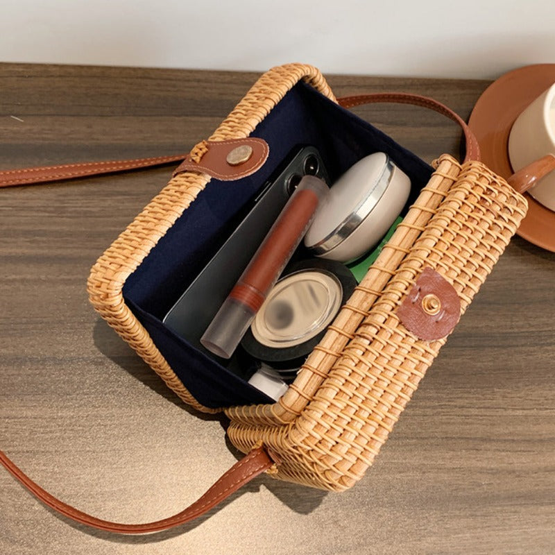 Chic Carryall Bag : Stylish Utility - Mag & Doudy