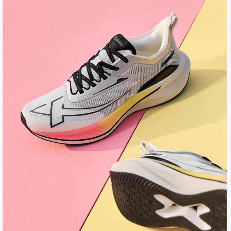 Shock-absorbing running shoes