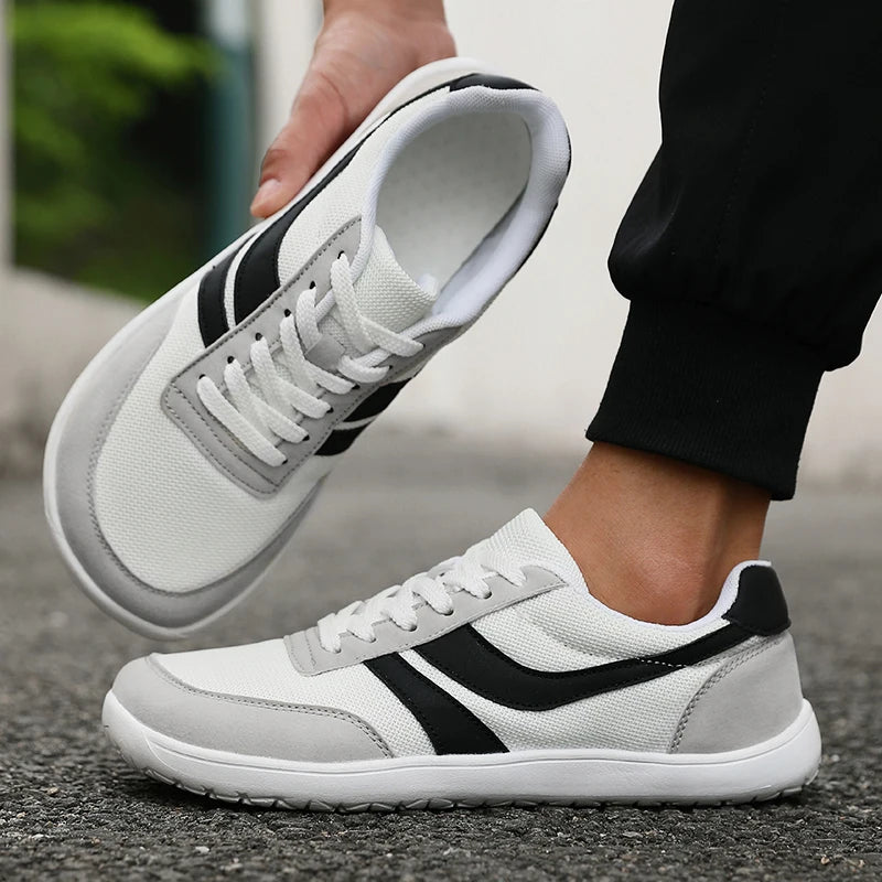 Wide-fit men’s casual sneakers