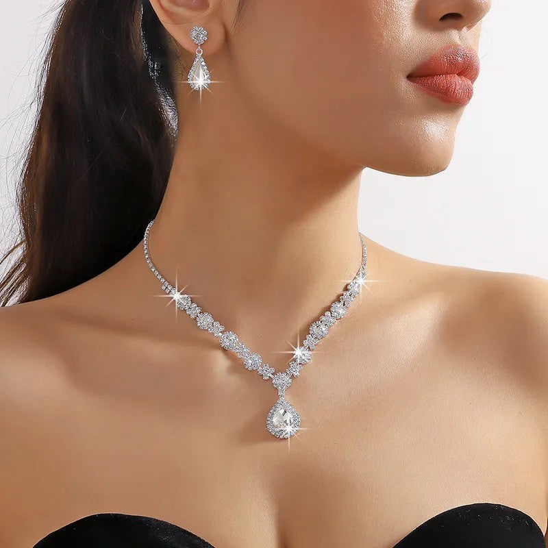 Sparkling women’s crystal jewelry set