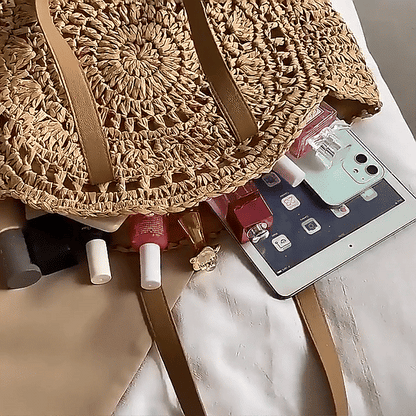 Spacious stylish travel bag